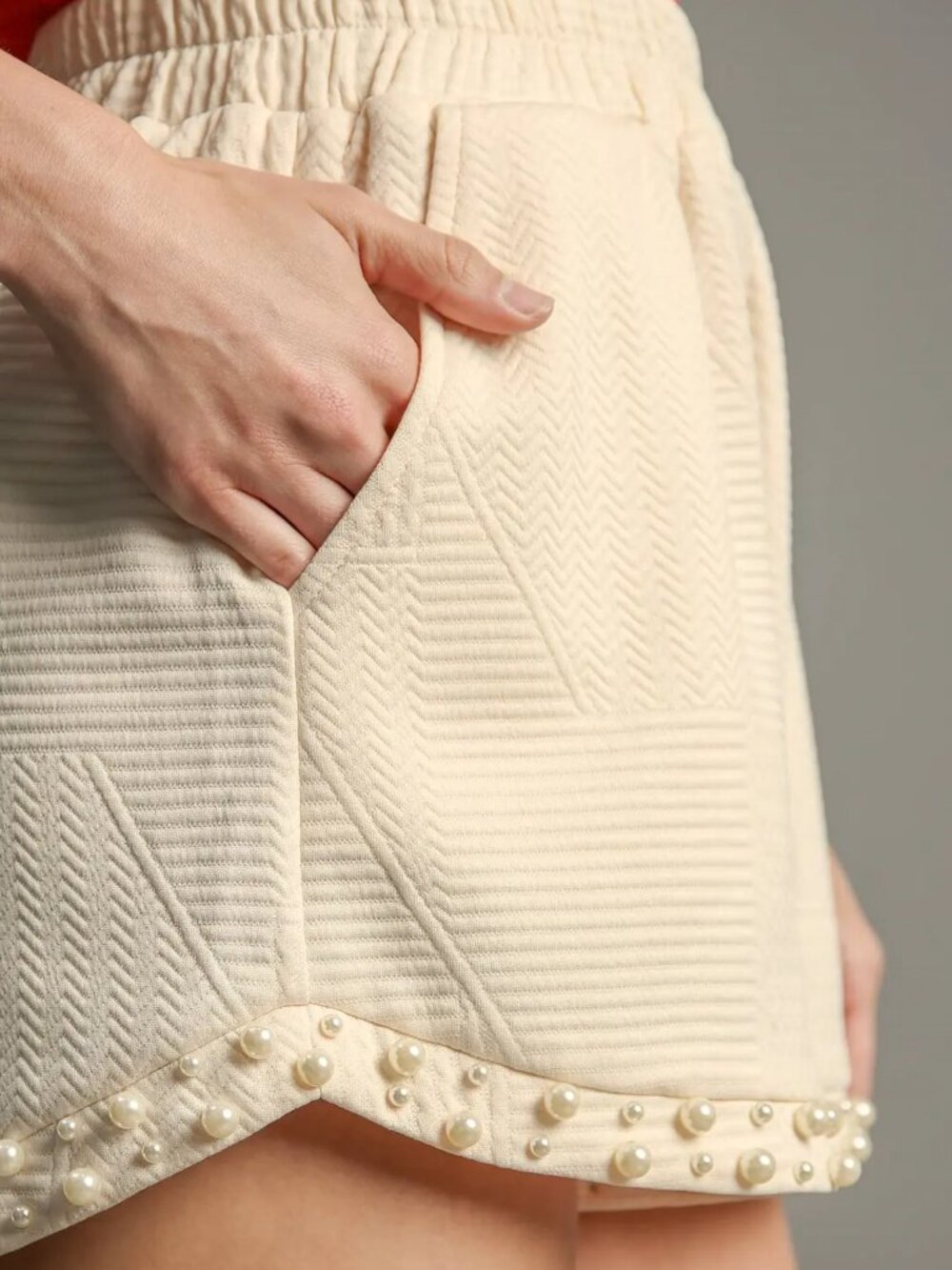 B25 Umgee Pearl Details Textured Shorts Cream NEW - Picture 2 of 3